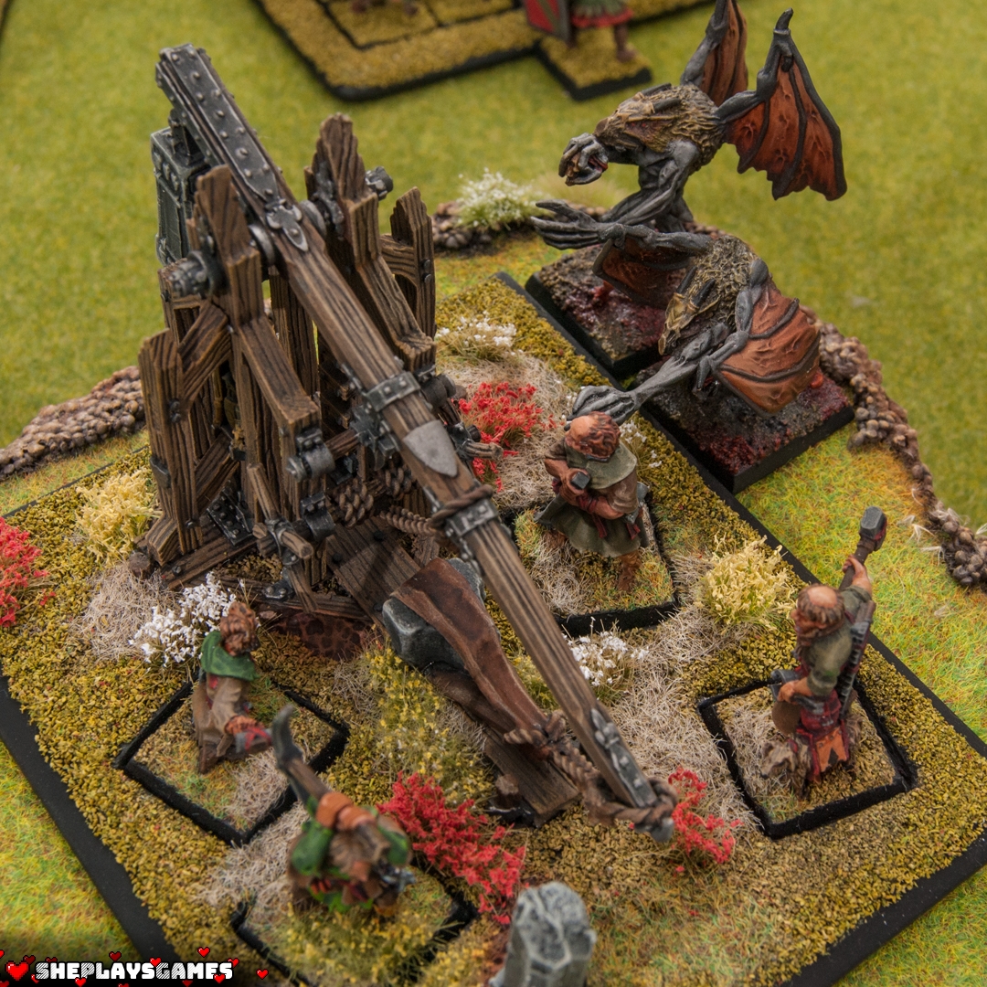 The machine`s crew bravely defended against the attacks of the last daemons on the battlefield.